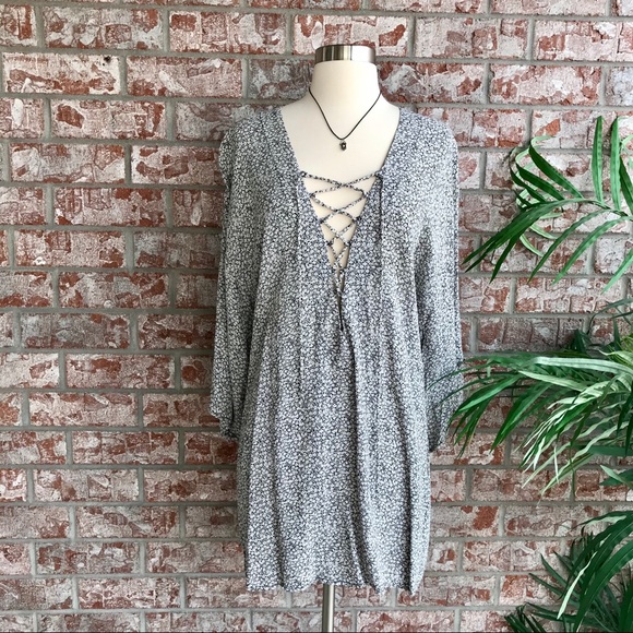 Flynn Skye Dresses & Skirts - FLYNN SKYE Floral Print Cross Tie Up Long Sleeve M